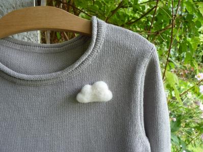 Broche nuage en laine cardee o merveille