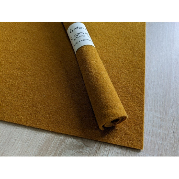 Curry wool felt coupon 30 x 30 cm