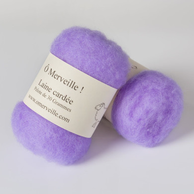 Lavendel gekaarde wol