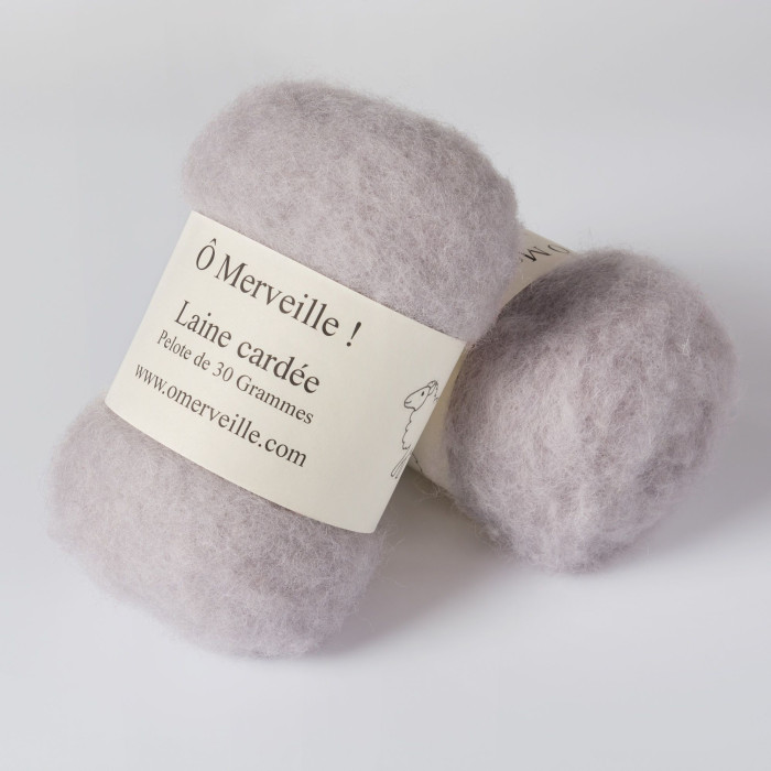 Gray carded wool