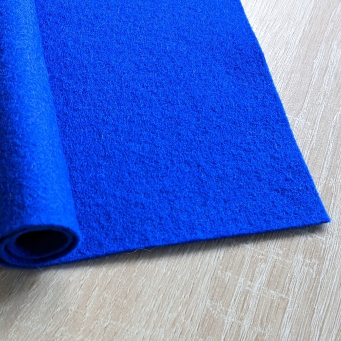 Pure ultramarijn blauw wolvilt coupon 20 X 30