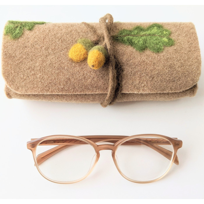 Oak leaves felted glasses case kit