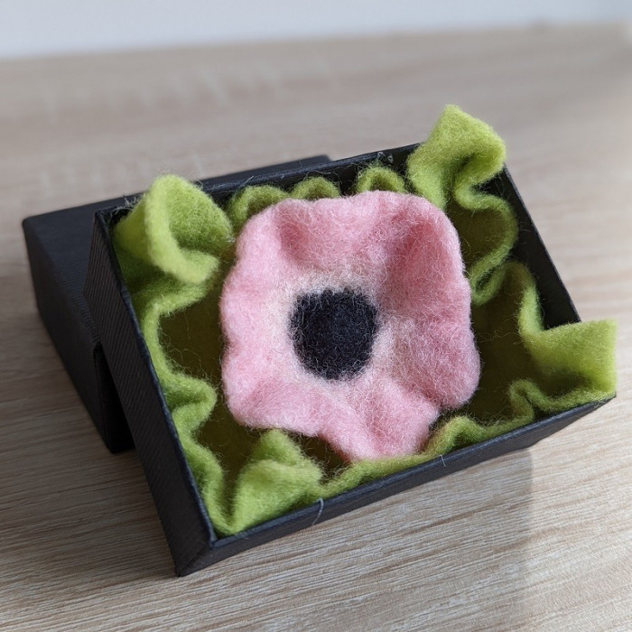 Felted flower: Pale pink anemone