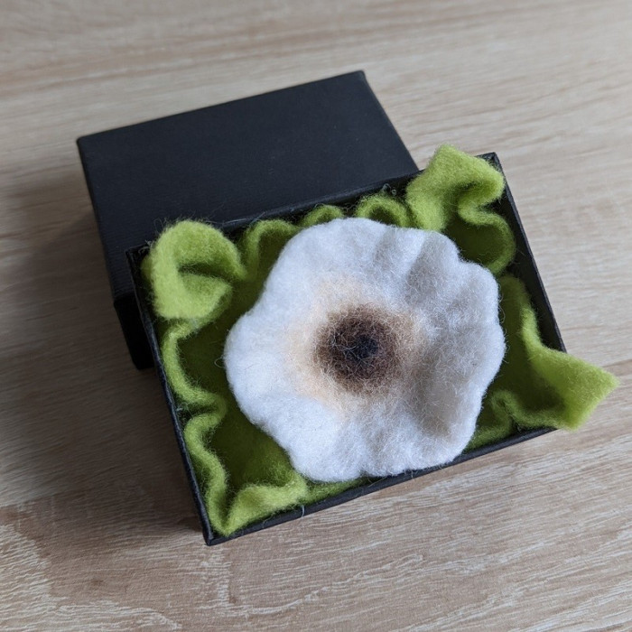 Felted flower: Pale pink anemone