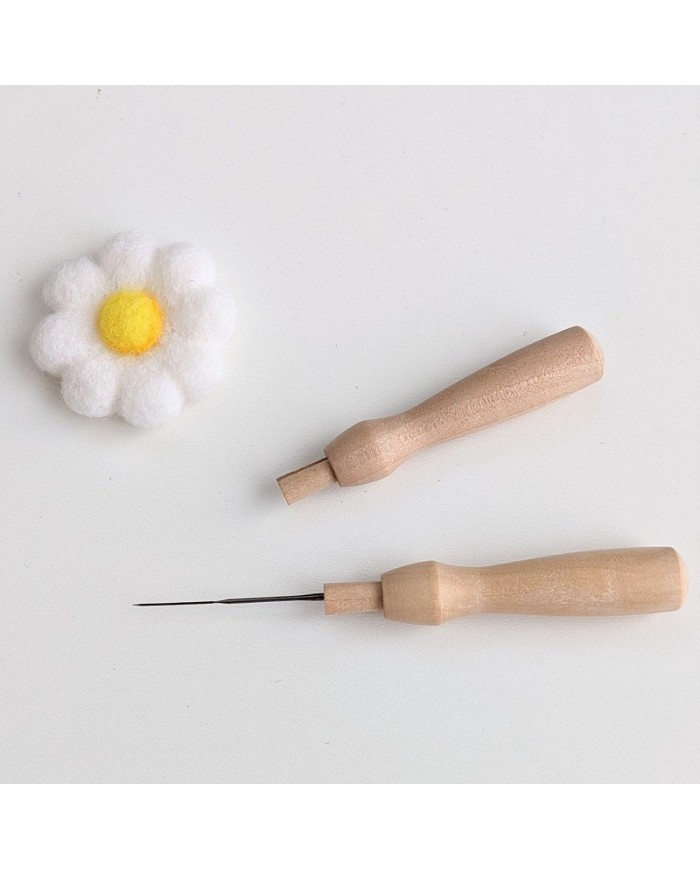 Set of 4 wooden travel felting handles with needle
