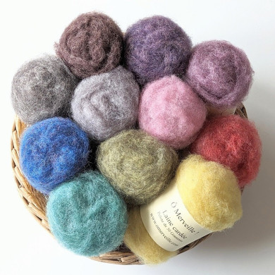 Lot of 12 balls of carded wool in mottled colors