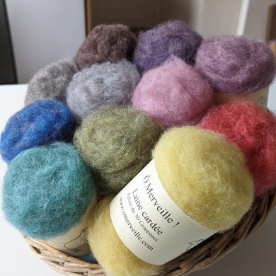 Lot of 12 balls of carded wool in mottled colors