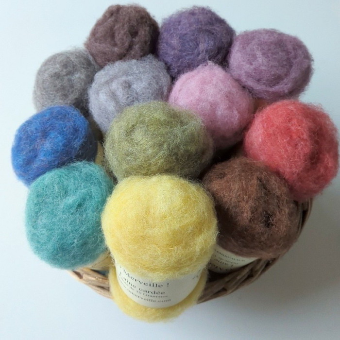 Lot of 12 balls of carded wool in mottled colors