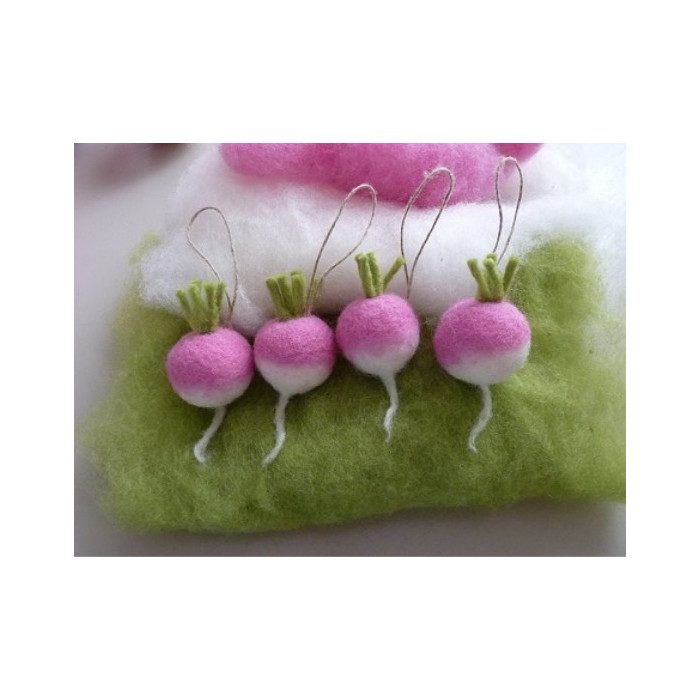 Turnips hanging kit in carded wool