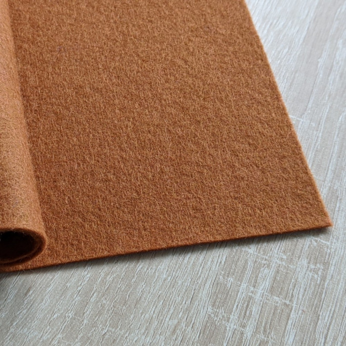 Pure wool felt caramel large coupon 25 x 60 cm