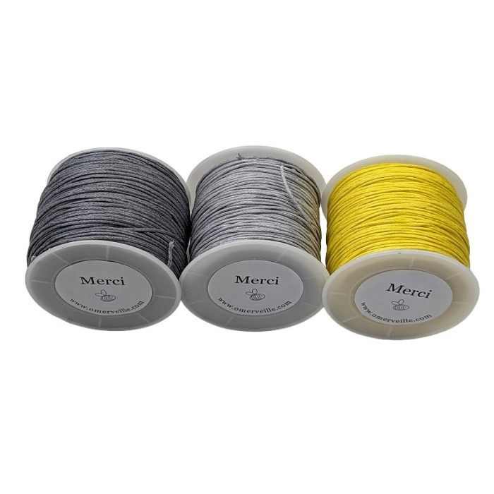 Spool of light gray 002 waxed cotton thread 70m 1mm