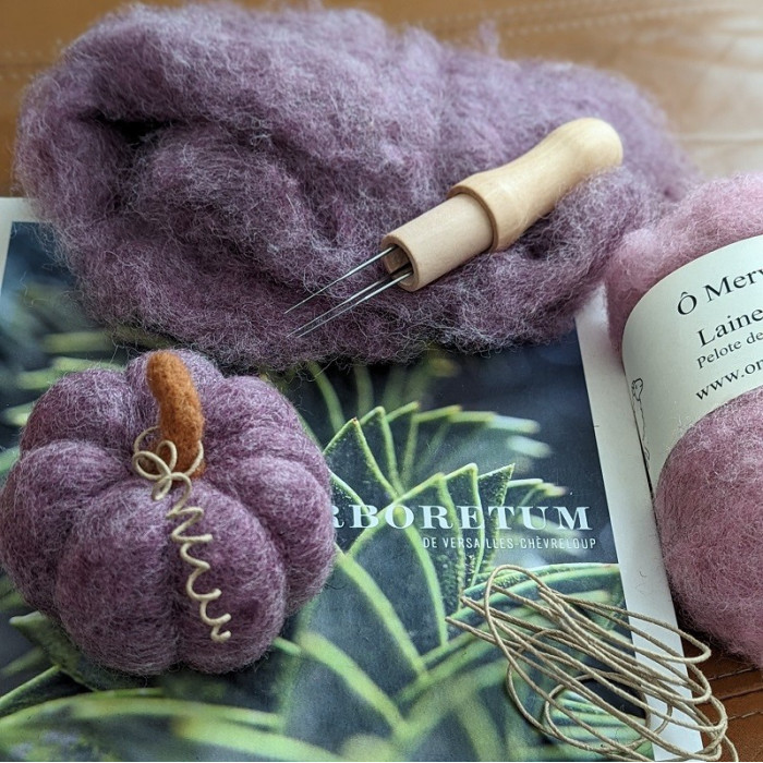 Heather mauve carded wool