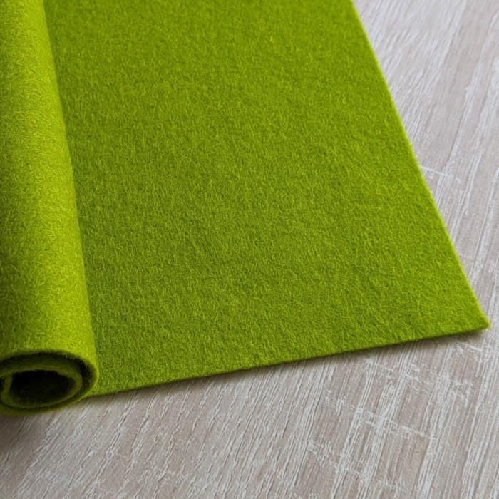 Feutrine pure laine vert mousse grand coupon 25 x 60 cm