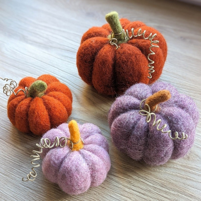 Pumpkin kit in carded wool