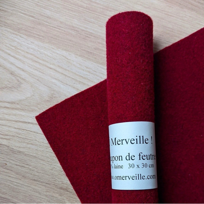 Coupon of burgundy wool felt Heather 30 x 30 cm