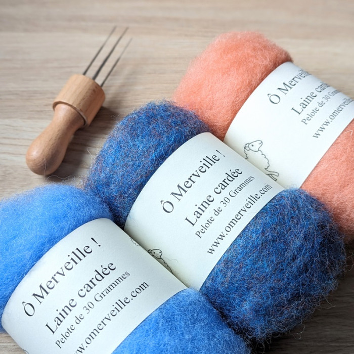 The ball of carded wool for the month of February: Heather blue