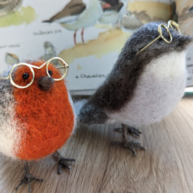 2 pairs of miniature black metal glasses model 3 cm