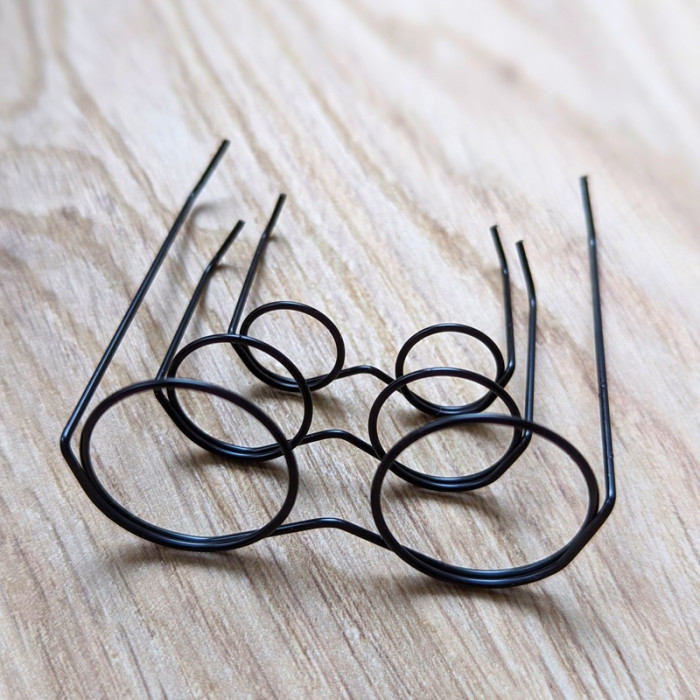 2 paires de lunettes miniatures en métal noir modèle 3 cm