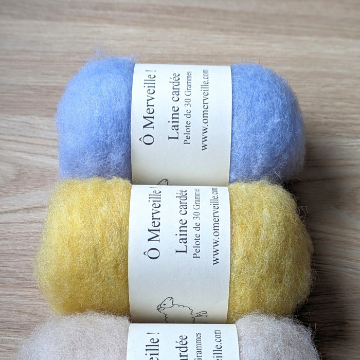 The ball of carded wool for the month of May: Sky