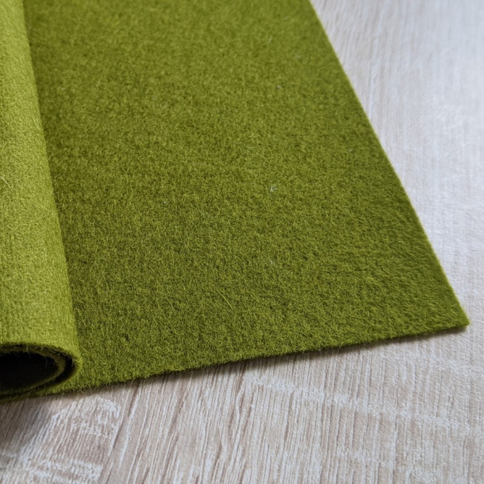 Zuiver wolvilt, kakigroen, 25 x 60 cm coupon
