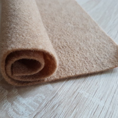 Coupon de feutre de laine camel 50 x 75 cm