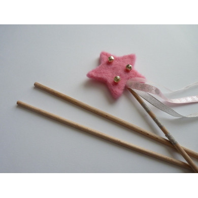 2 wooden wands for magic wand.