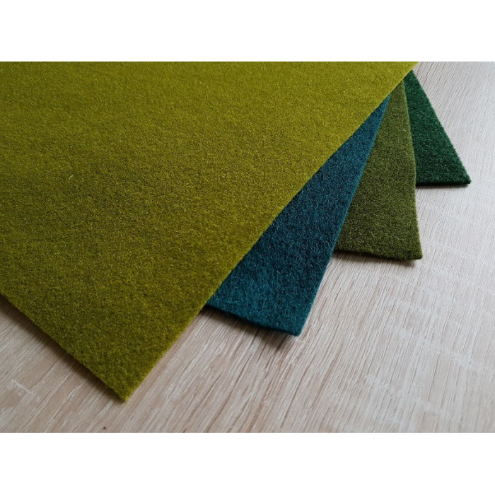 Kaki groene wolvilt coupon 30 x 30 cm